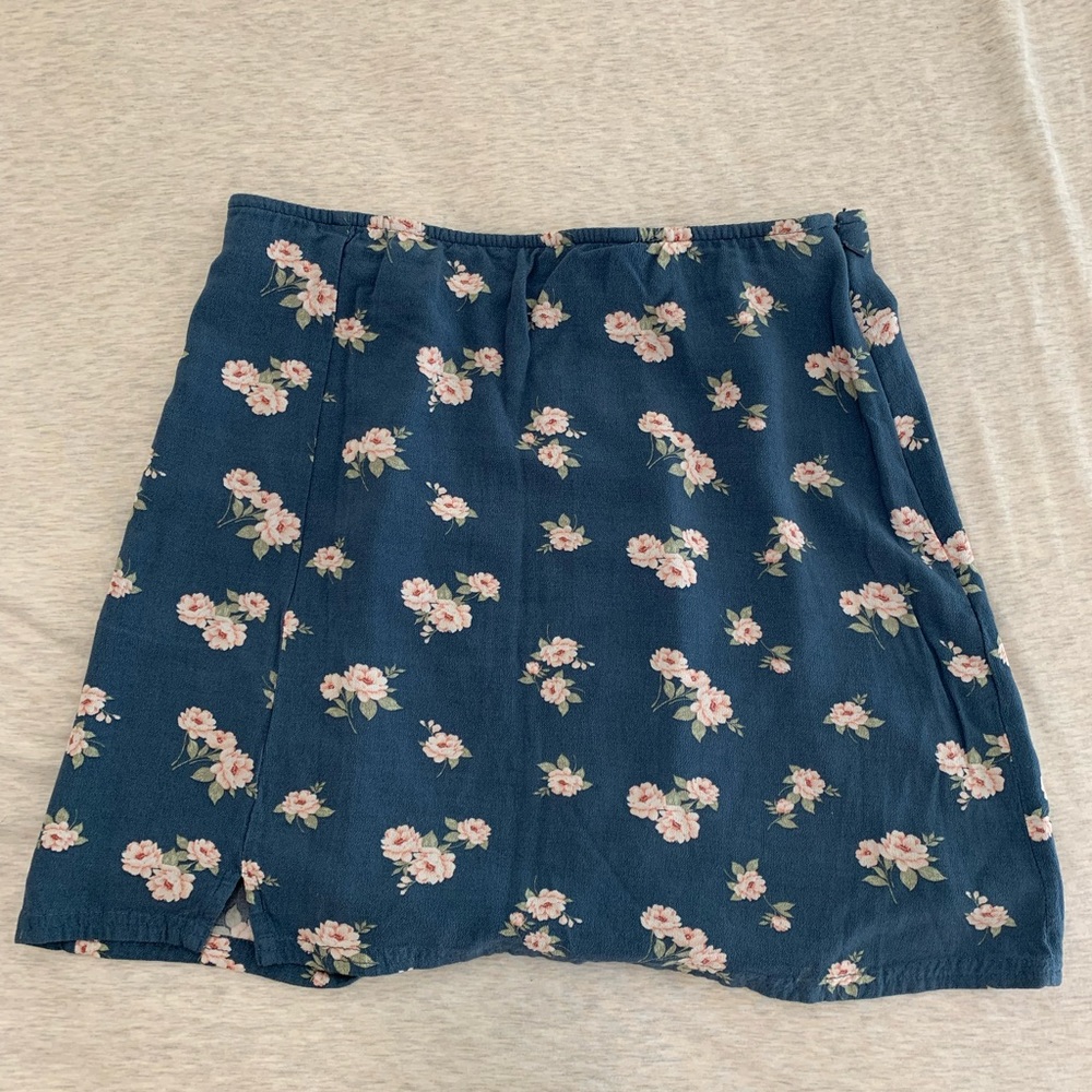 American Eagle Outfitters Women's Blue and White Skirt